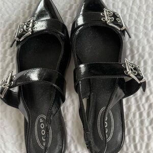 Sleek Black Women's Shoes